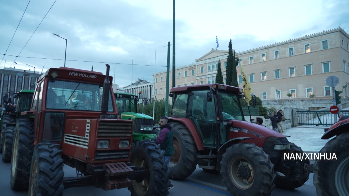 ग्रिकका किसानद्वारा एथेन्समा ट्याक्टर र्‍यालीः उत्पादन लागत घटाउन र राहतको माग