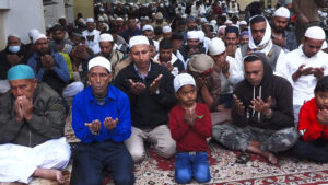 इस्लाम धर्मावलम्वीहरूले हर्षोल्लासका साथ इद उल फित्र मनाउँदै