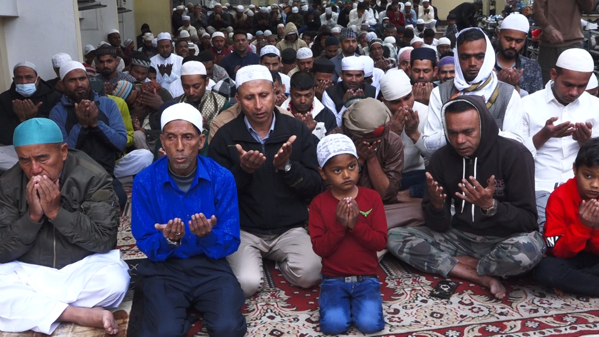 इस्लाम धर्मावलम्वीहरूले हर्षोल्लासका साथ इद उल फित्र मनाउँदै