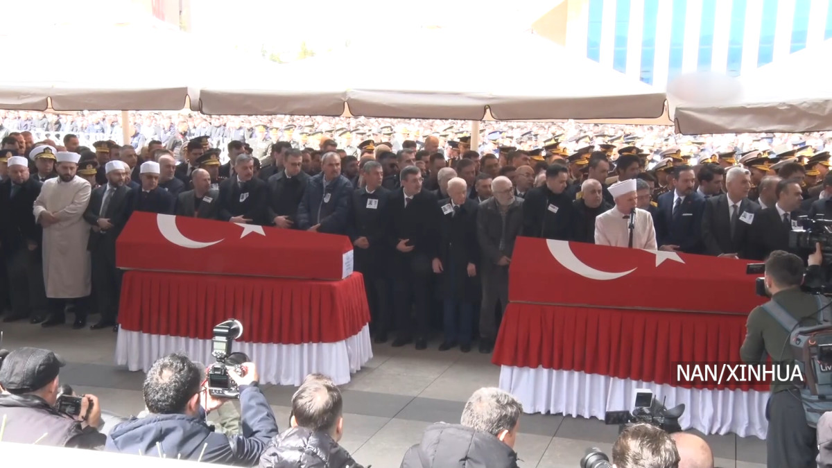 हेलिकप्टर दुर्घटनामा मारिएका प्राविधिकहरूको टर्कीमा अन्त्येष्टि