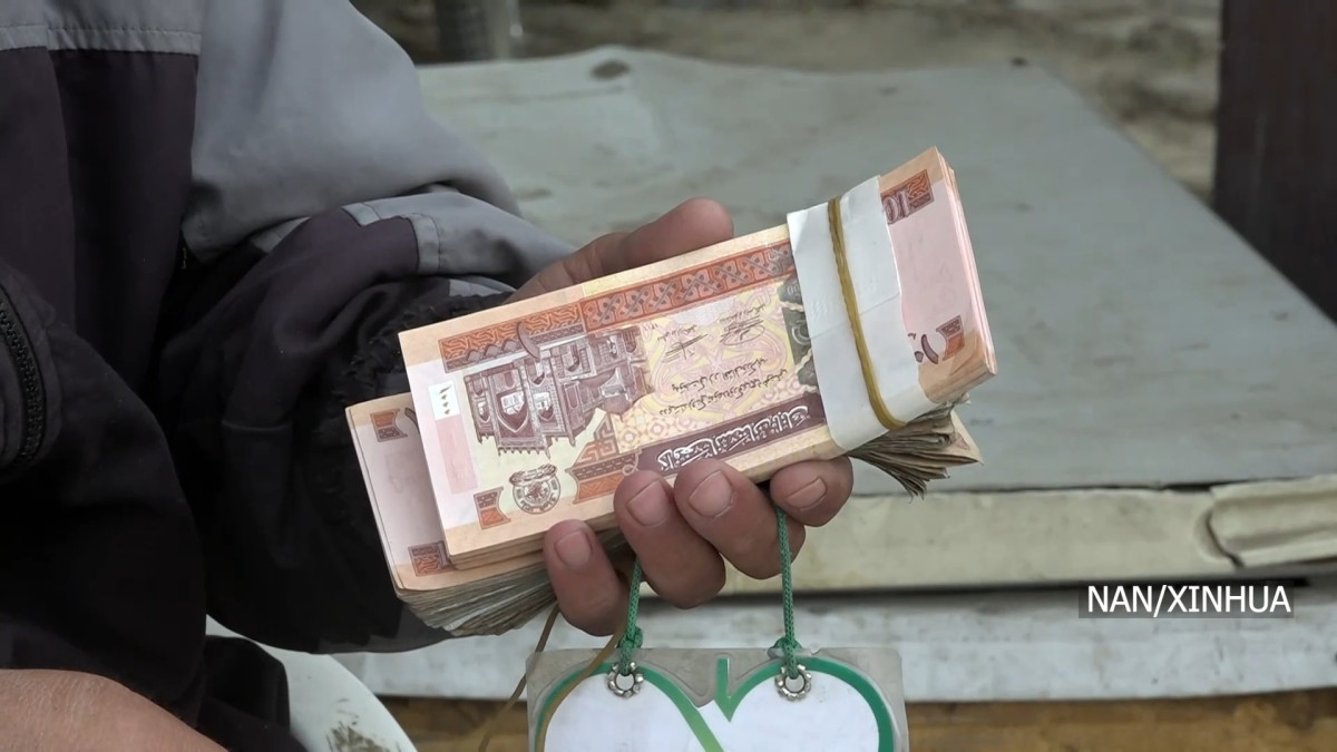 एक वर्षमा अमेरिकी डलरको तुलनामा अफगानी मुद्रा ९.९३ प्रतिशतले बलियो