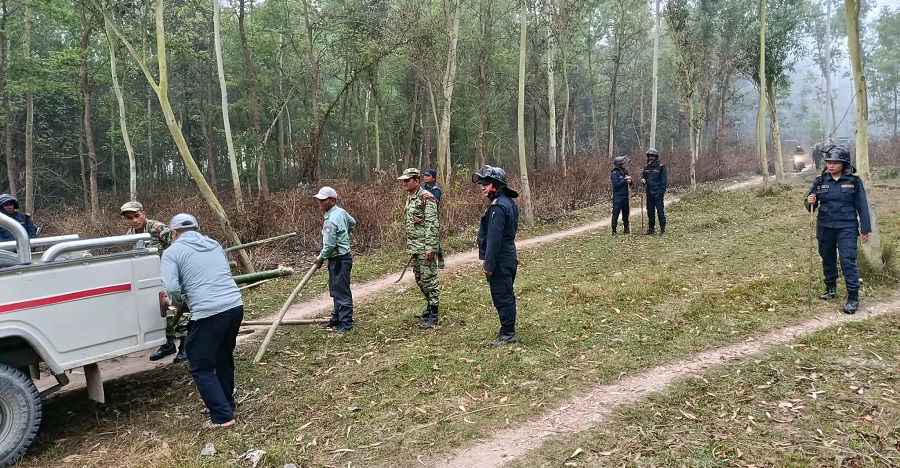 वन अतिक्रमण गरी बनाइएका पाँच दर्जन छाप्रो भत्काइयो
