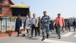 गृहमन्त्री अर्यालसहित उच्च अधिकारीबाट उपत्यकाका मतदान स्थलको अनुगमन