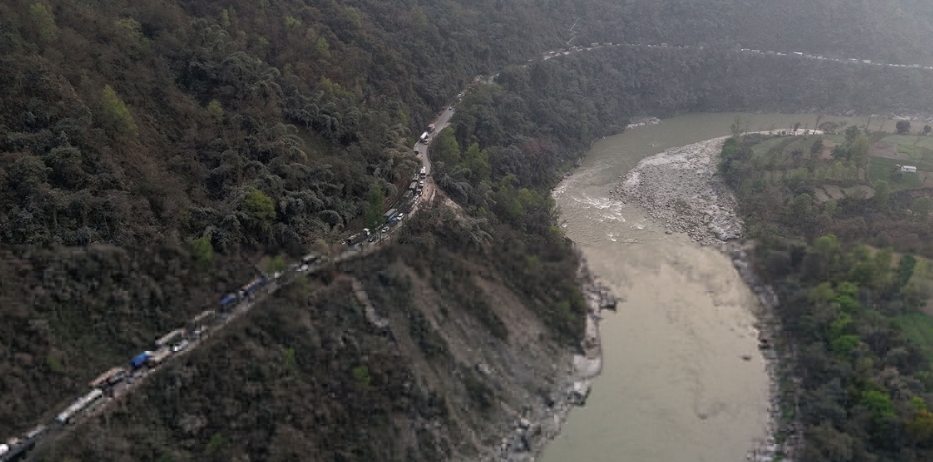 पृथ्वी राजमार्गमा डेढ घण्टादेखि ट्राफिक जाम