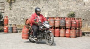 आयल निगम भन्छ- ग्यास आयात भइरहेको छ, उपभोक्ताले बढी भण्डारण नगरे सात दिनमै सहज हुन्छ