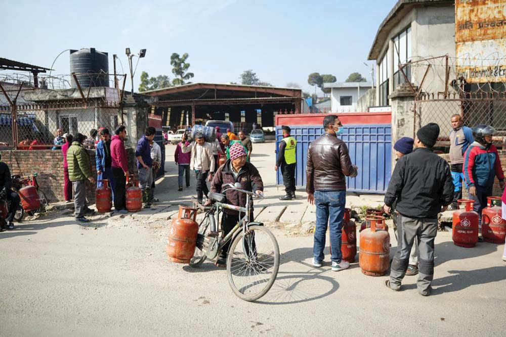 आयात बढ्दा पनि ग्यास अभाव कायमै