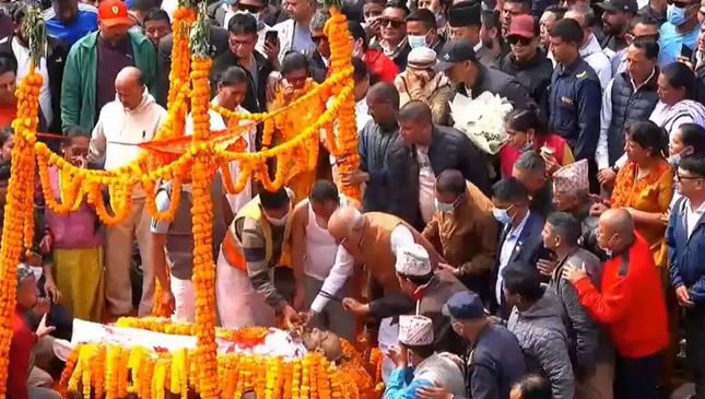 केपी शर्मा ओलीका पिताको आर्यघाटमा अन्त्येष्टि