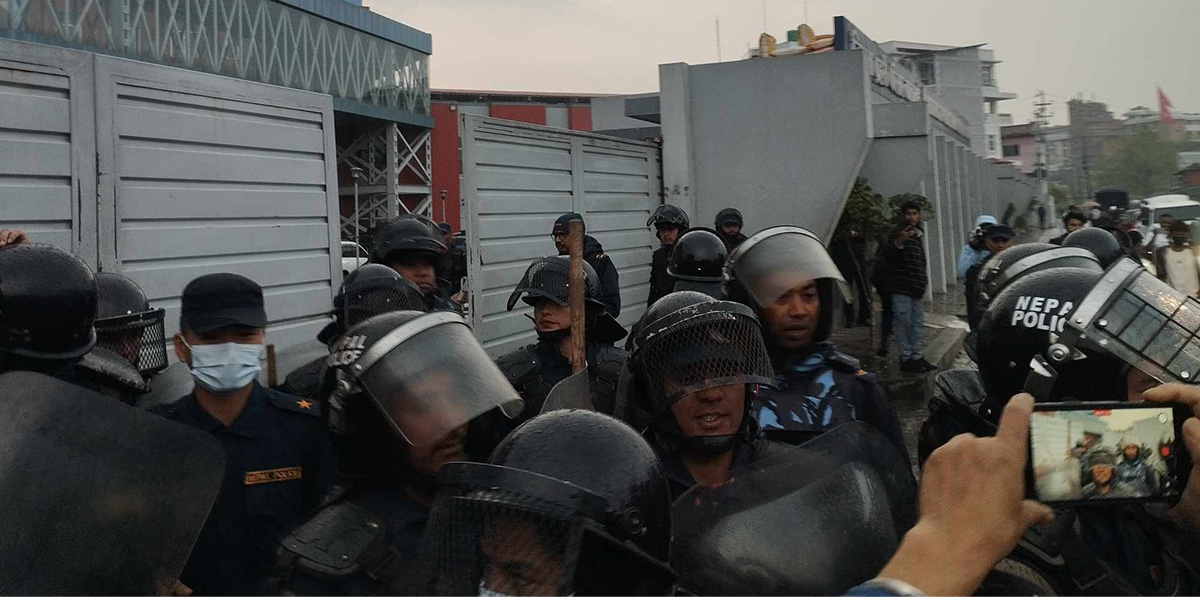 मध्यरातमा प्रहरीको ‘स्वीप अपरेसन’, १२ जना पक्राउ