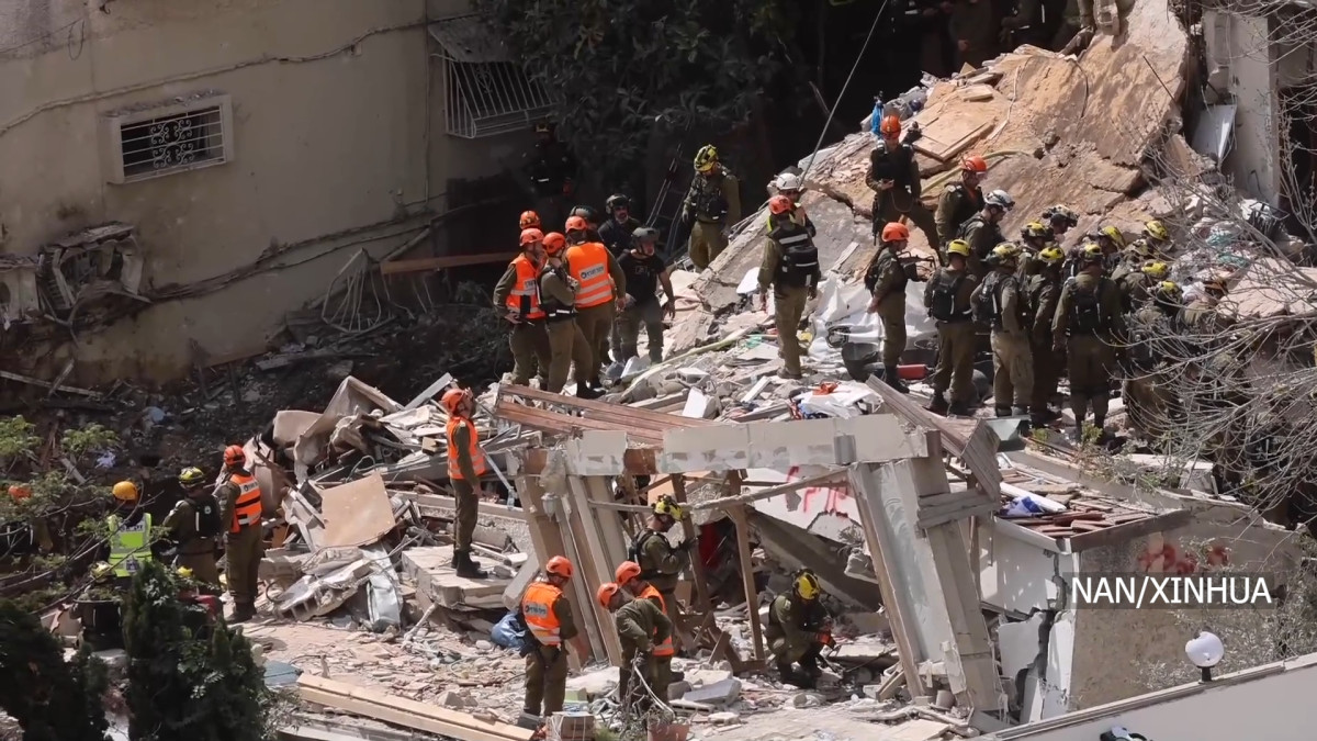 इजरायलको हाइफामा मिसाइल आक्रमणपछि दुई शव फेला