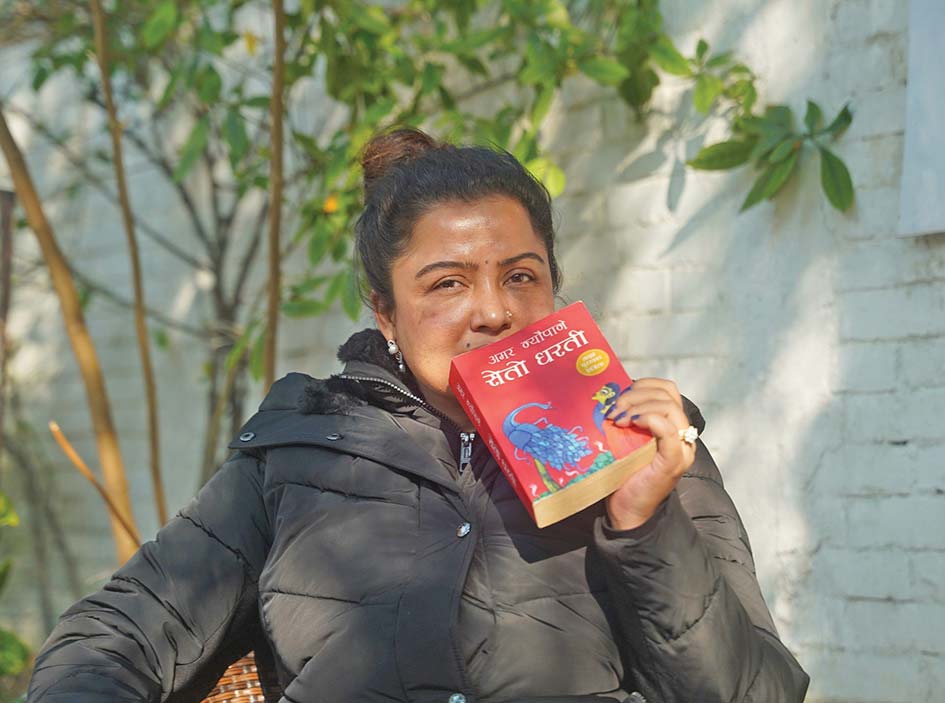 रेखा थापाको लगानीमा उपन्यास ‘सेतो धरती’ नाटक बन्दै